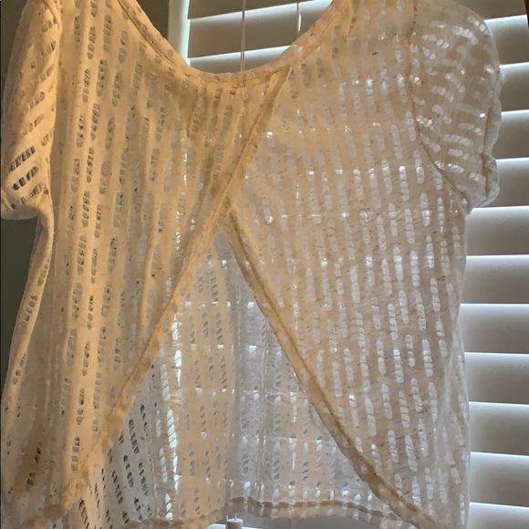 Guess distressed open back crop top - Picture 2 of 3